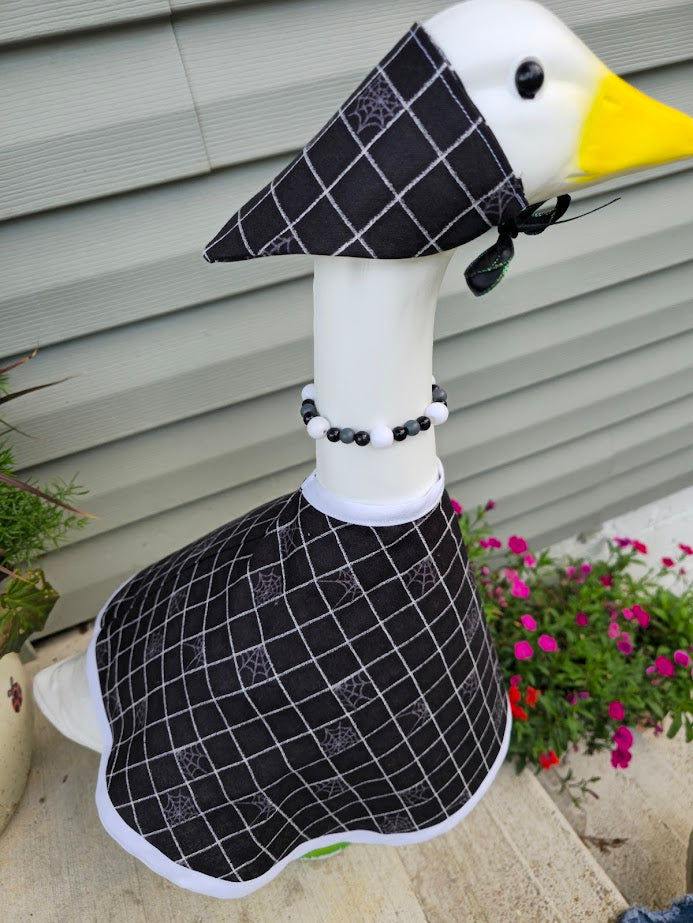 Spiderweb Plaid Porch Goose Outfit