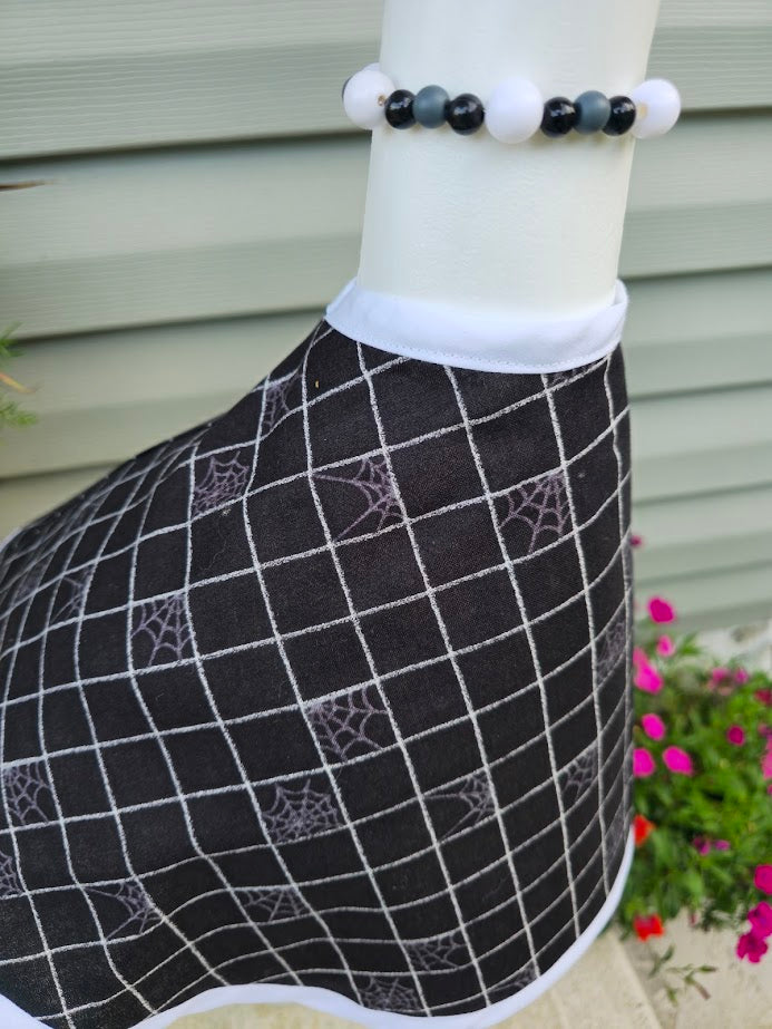 Spiderweb Plaid Porch Goose Outfit