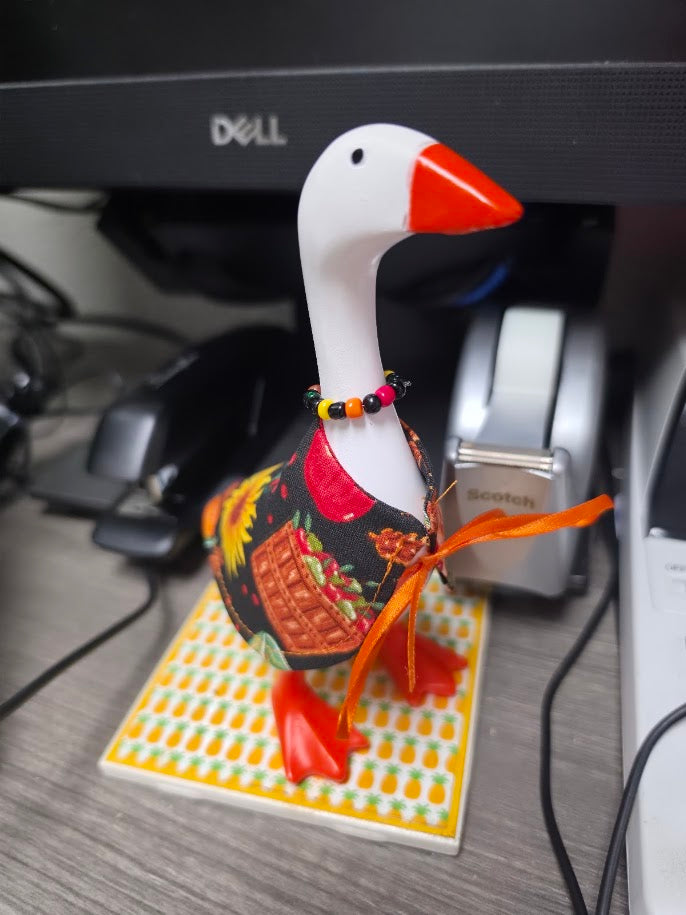Pumpkins, Pies and More Desk Goose Outfit