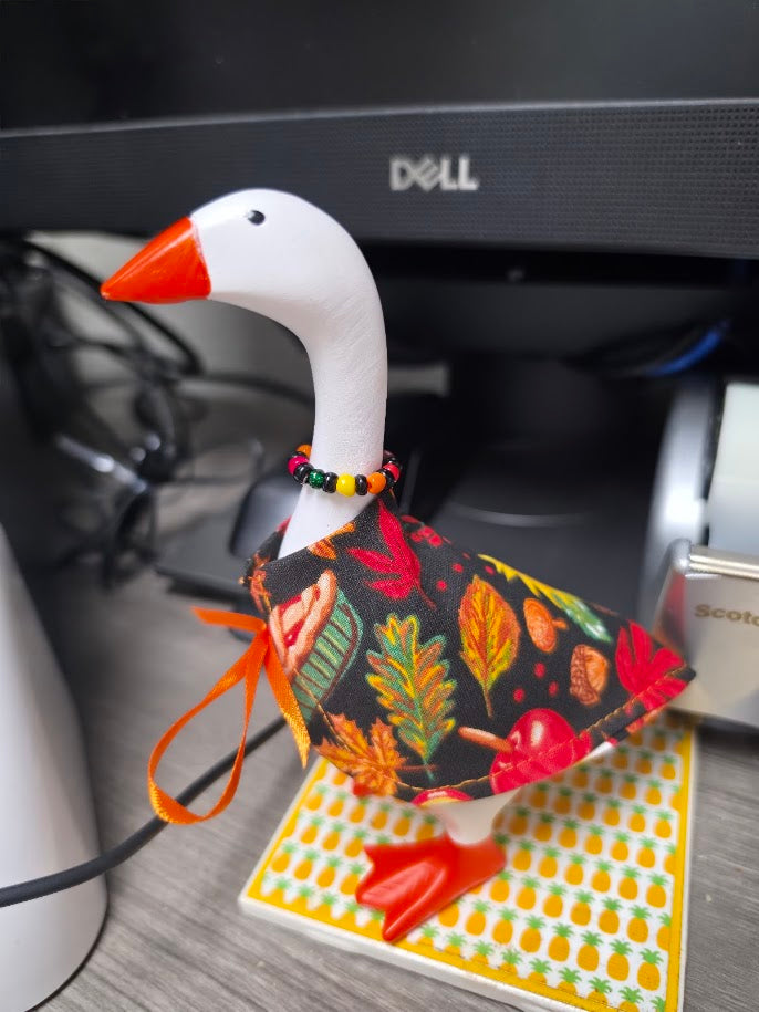 Pumpkins, Pies and More Desk Goose Outfit